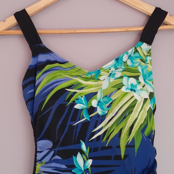 Floral Ruched One Piece Swimsuit - Picture 4 of 9